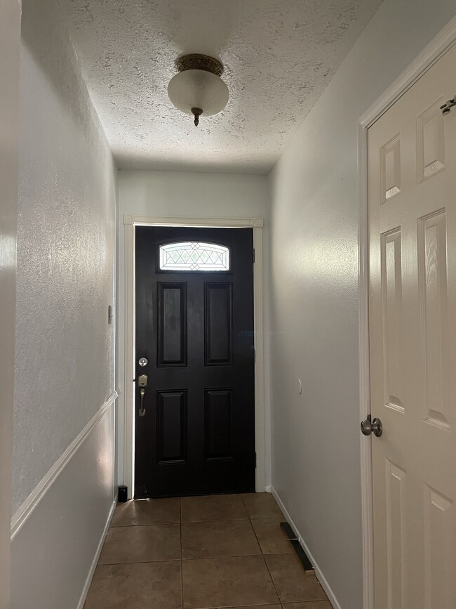 Building Photo - 3103 Sam Houston Dr