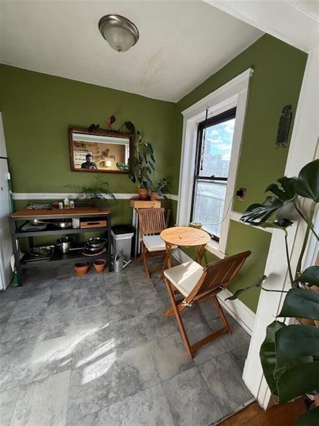 Building Photo - 353 Harvard St