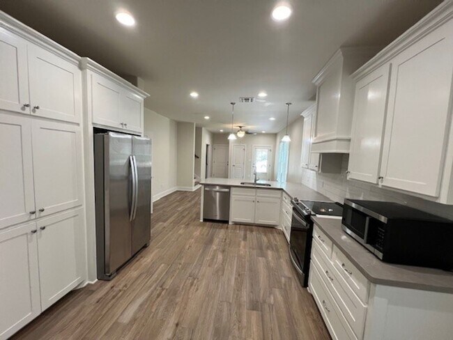 Foto del edificio - New 3B/2.5B Duplex Available in Lake Charles