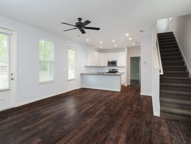 Building Photo - Thelma Lane - Luxury 3 Bedroom House