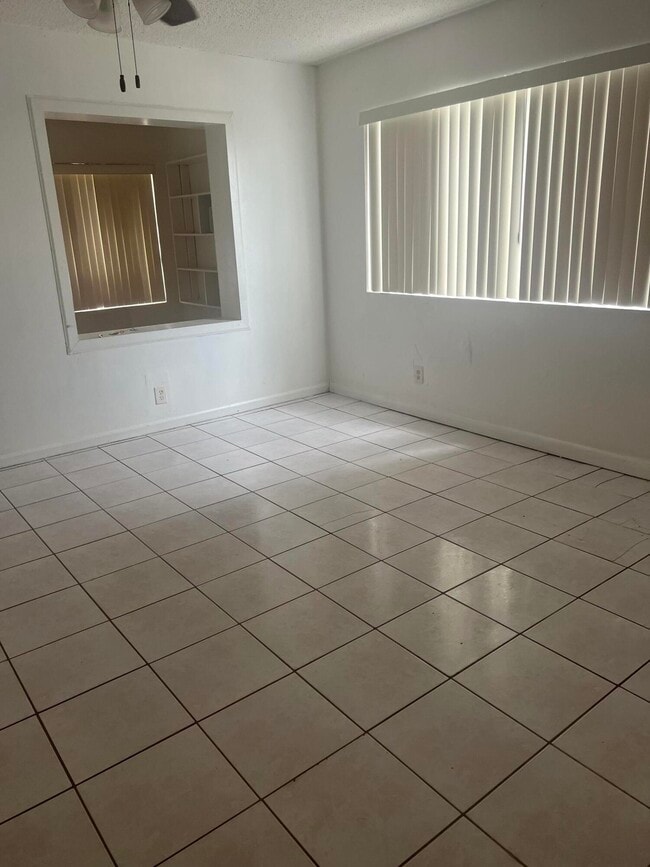 Foto del edificio - 2035 Rodman St