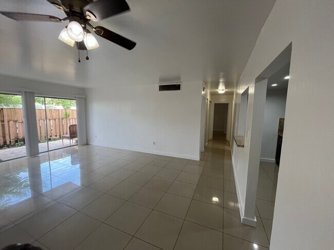 Foto del edificio - 4190 NW 79th Ave
