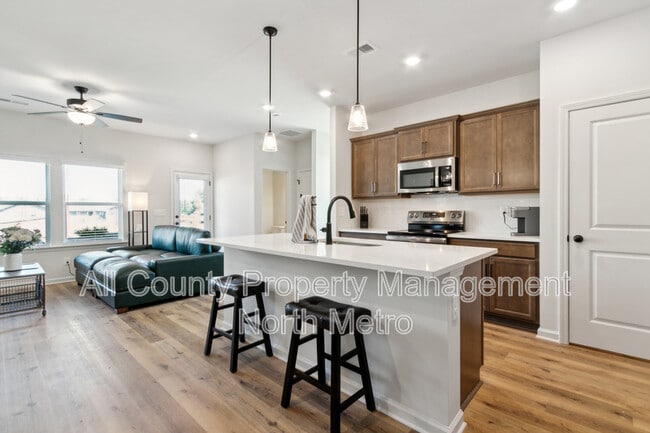 Foto del edificio - 328 Mountain Blvd S