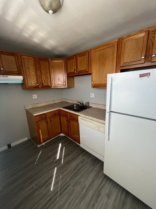 Building Photo - 65 Bulkeley Ave