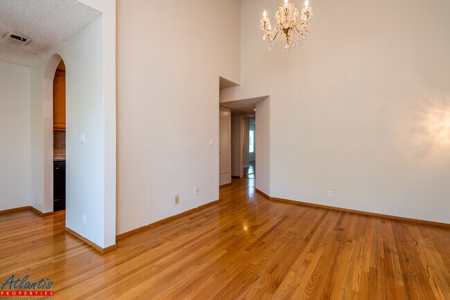 Building Photo - 2275 Sun Glory Ln