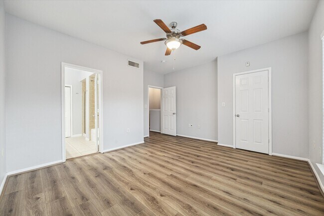 Building Photo - 9200 Westheimer Rd