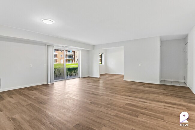 Building Photo - 6529 Hil-Mar Dr