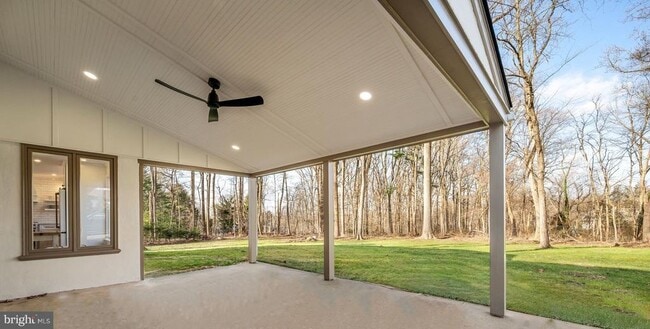 Building Photo - 325 Beaumont Rd