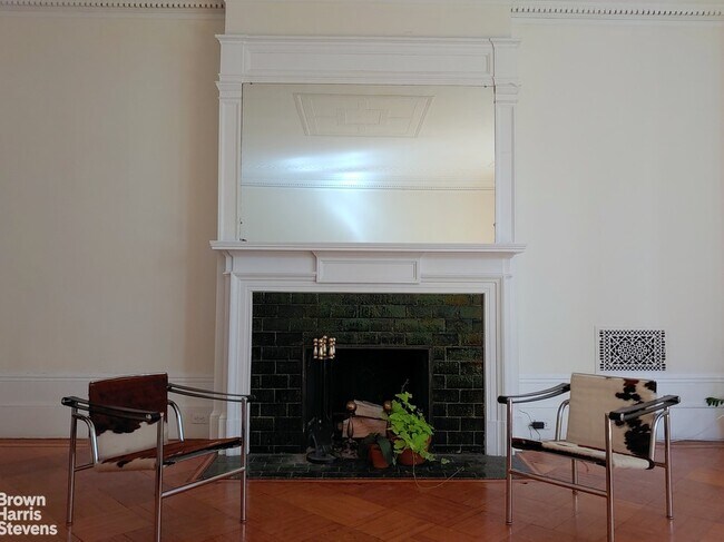 Building Photo - 7 E 88th St