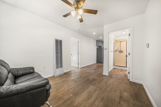 Foto del edificio - 98 W Siino Ave