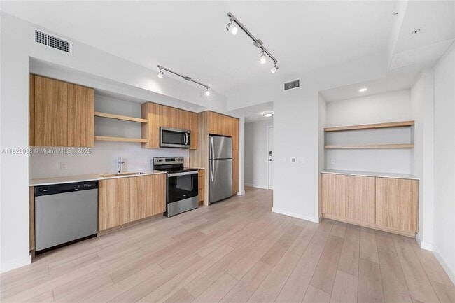 Foto del edificio - 555 NE 8th St