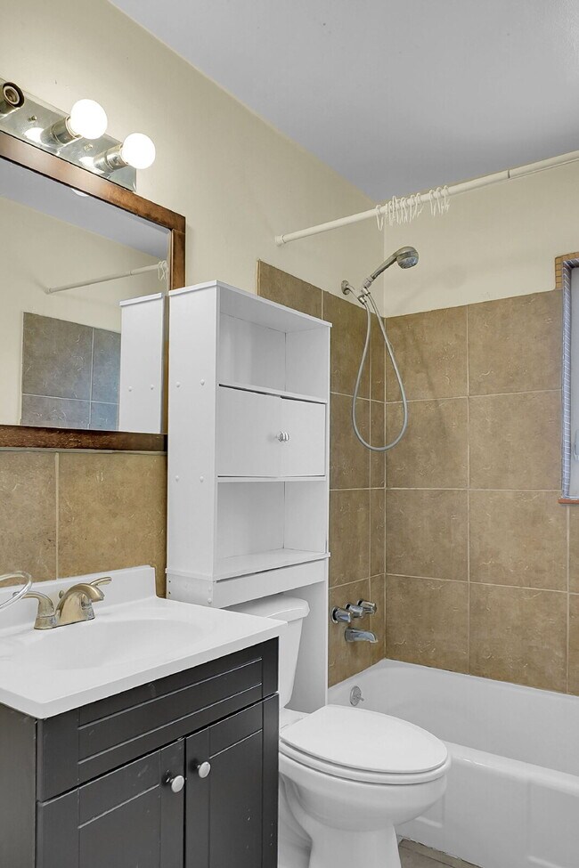Foto del edificio - $2,695.00 - 3 Beds, 2 Bath, Duplex in Denv...