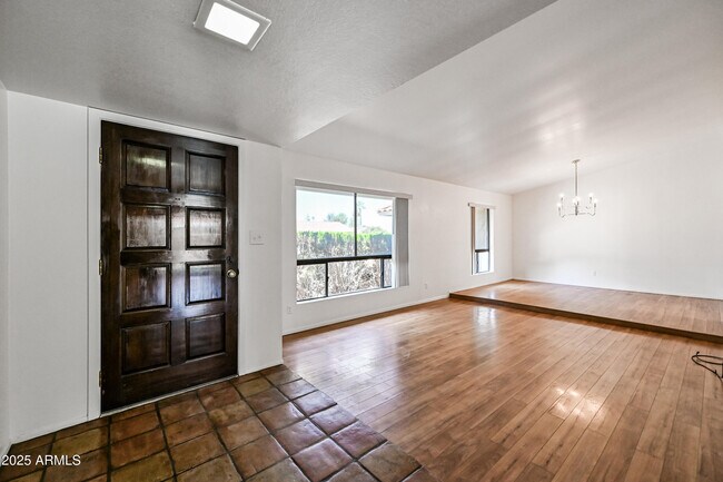 Building Photo - 1218 E Vinedo Ln