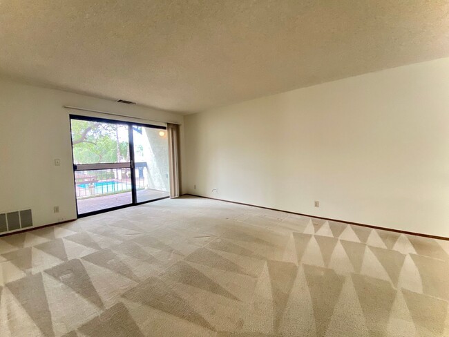 Foto del edificio - 2-Bedroom Apartment Available in Newark!