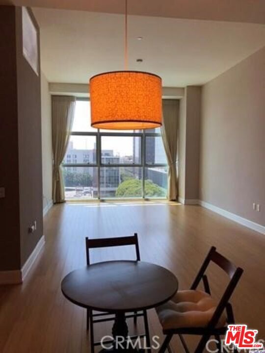 Foto del edificio - 3223 W 6th St