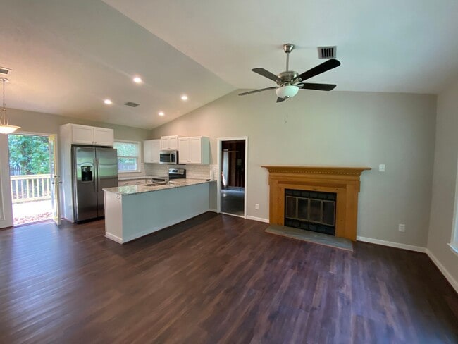 Building Photo - Updated 3 Bedroom 2 Bathroom Home in N. Ch...
