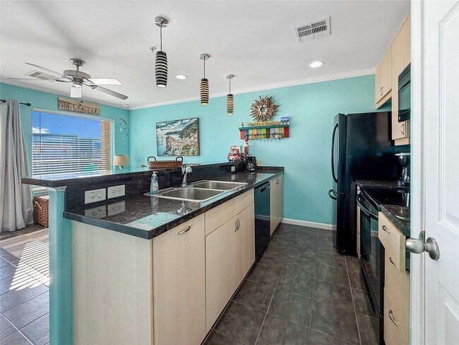 Building Photo - 9520 Seawall Blvd