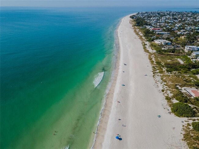 Building Photo - 211 77th St