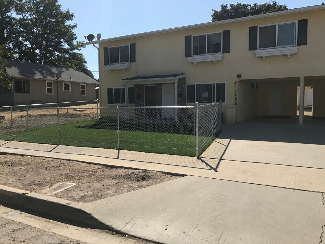 Foto principal - 2221 Oak St