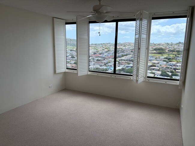 Building Photo - Luxury Kahala Condominium - 2bd/2ba/1pkg