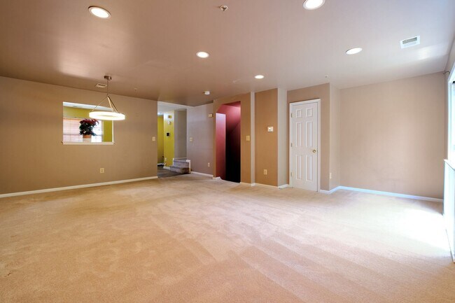 Foto del edificio - 3 bedroom 2.5 Bath In Oxon Hill Ready for ...