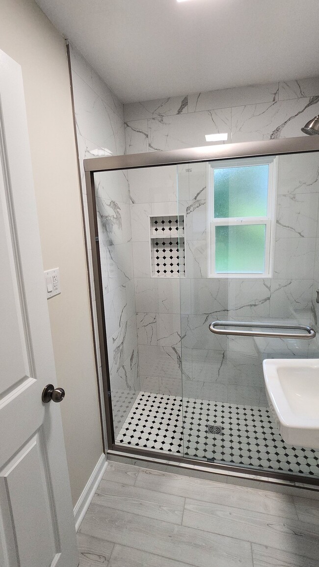 Photo - 130 Hillside Rd (Oak Ridge, TN) Apartment