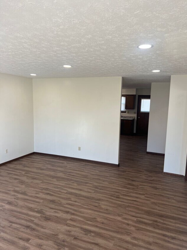 Foto principal - Spacious 3 Bedroom, 1 Bathroom Duplex