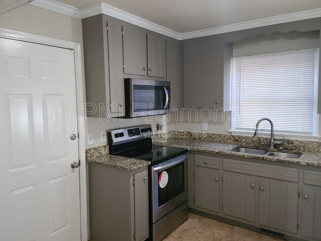 Building Photo - 1500 Tackley Pl