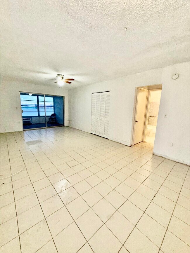 Foto del edificio - 300 NE 191st St