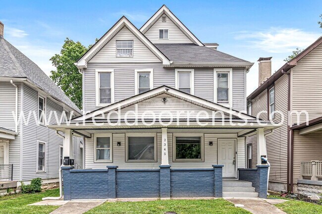 Foto del edificio - 2345 N Kenwood Ave