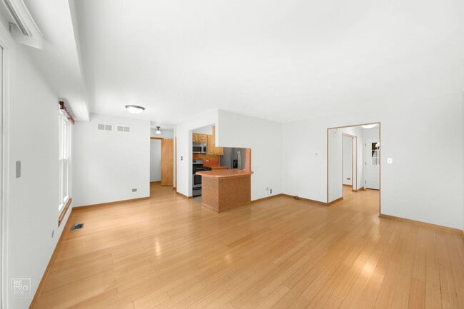Building Photo - 1555 N Gatewood Ave
