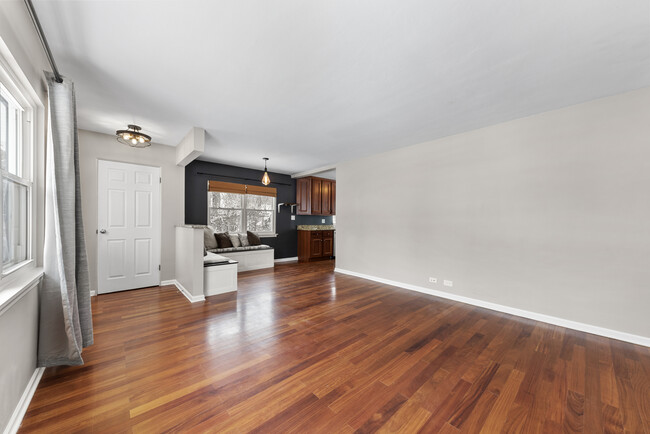 Building Photo - 242 S Finley Rd