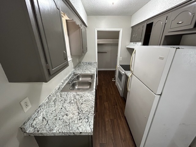Building Photo - 401 Josephine Ct