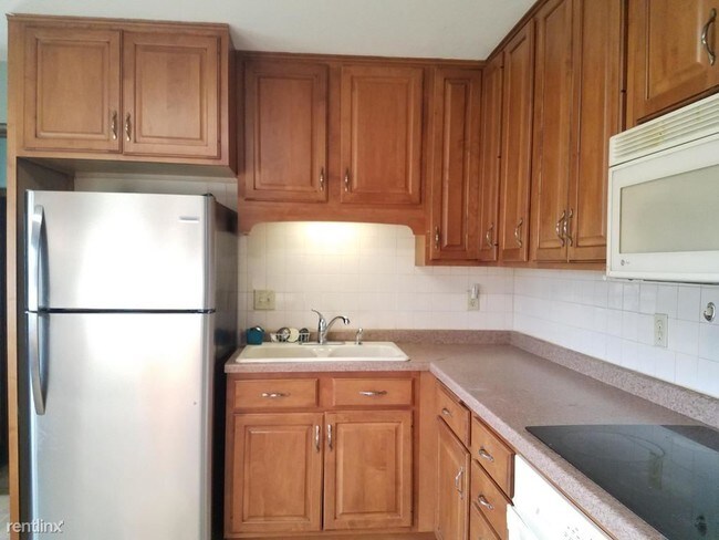 Building Photo - 3 br, 1 bath House - 8820 S Carol Court
