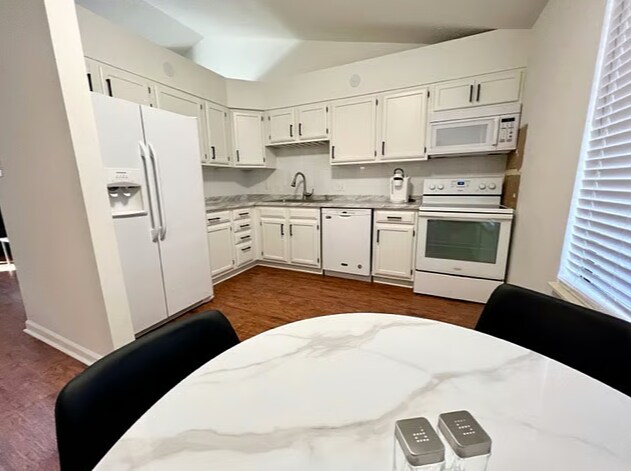 Foto del edificio - 1413 Willow Crossing Dr