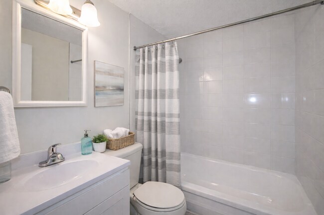 Photo du bâtiment - Meadowcrest Apartments