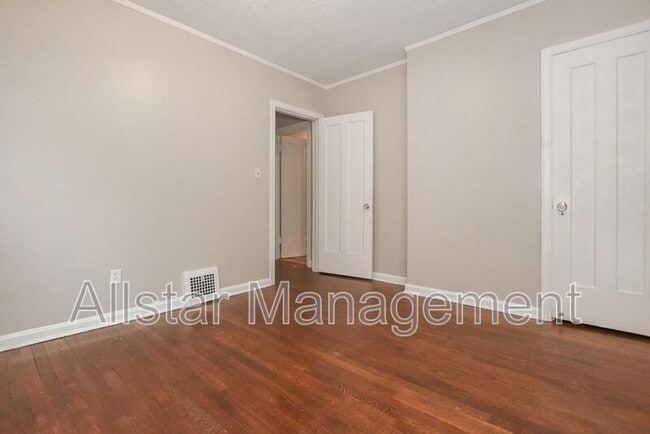 Foto del edificio - 1533 Genesee Rd