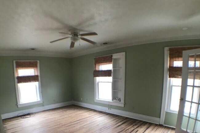 sala de estar - 235 S Market St