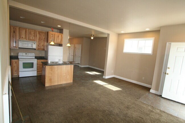 Foto del edificio - Matheson Way Townhouse