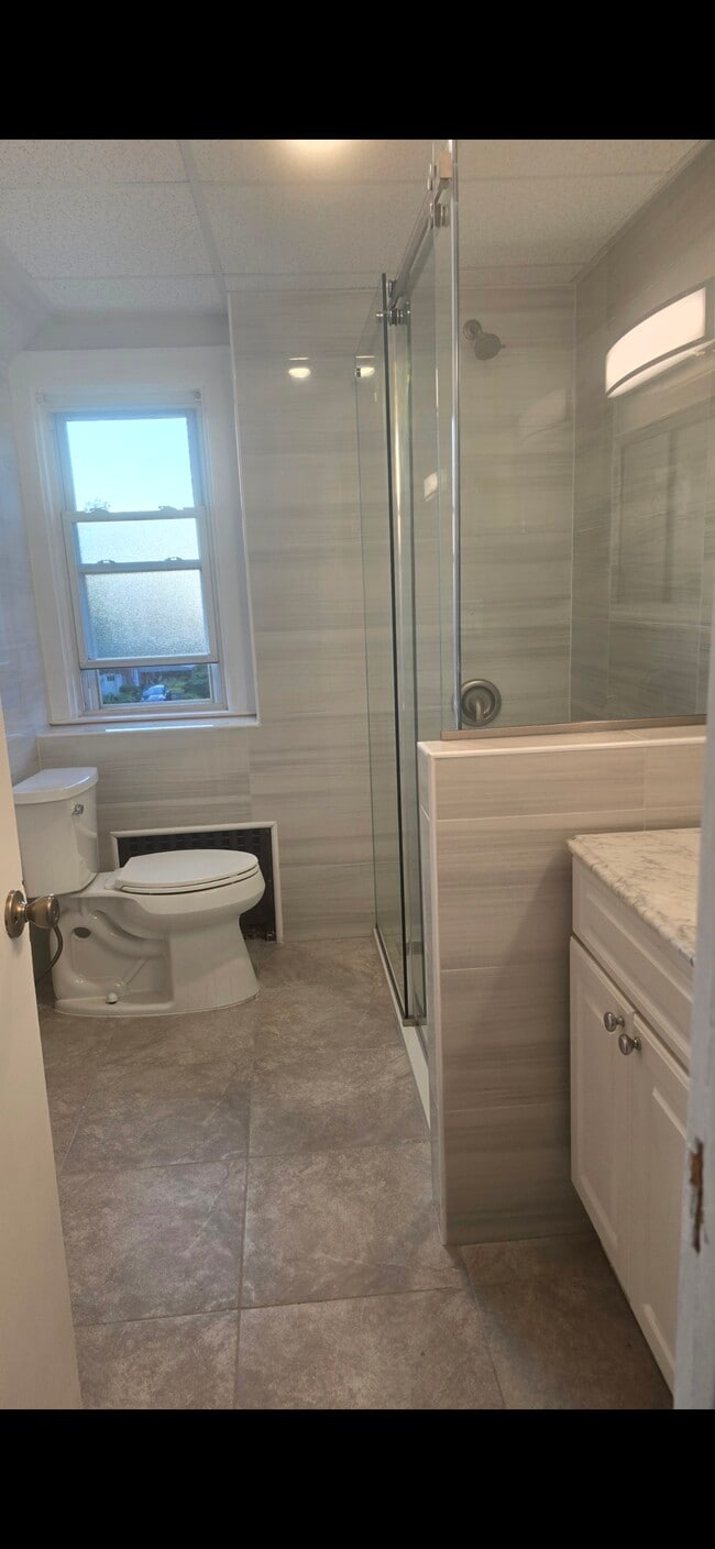 Bathroom pic1 - 80 Crotty Ave