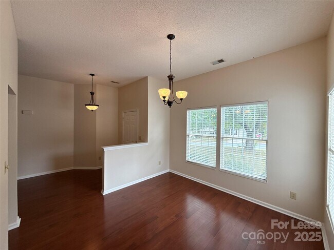 Foto del edificio - 14520 Sapphire Ln