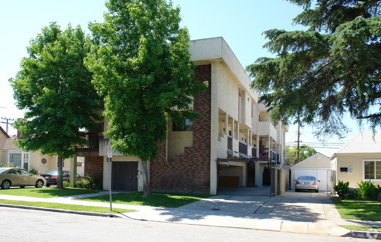 Building Photo - 614 Salem St