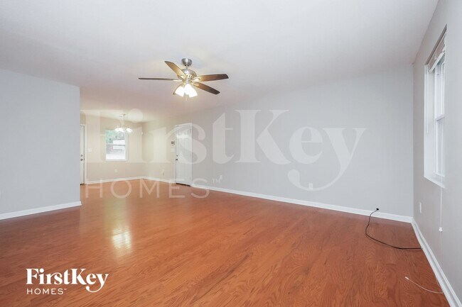 Building Photo - 736 Rowe Rd