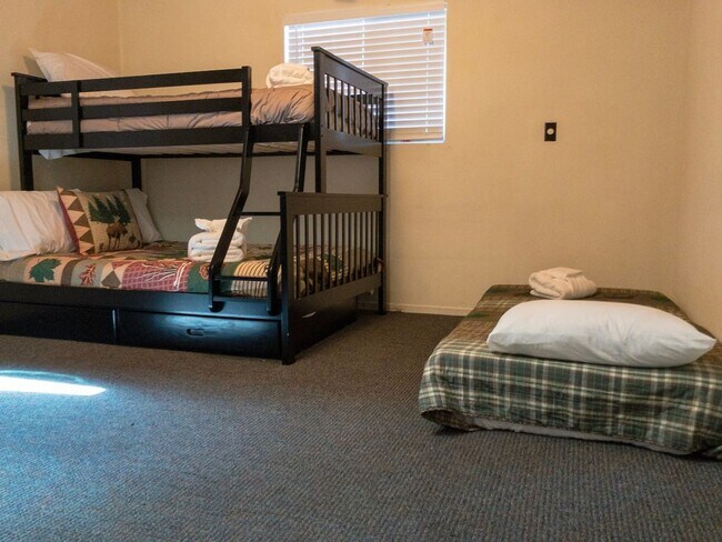 Foto del edificio - 2 Bedroom Big Bear Lake Cabin