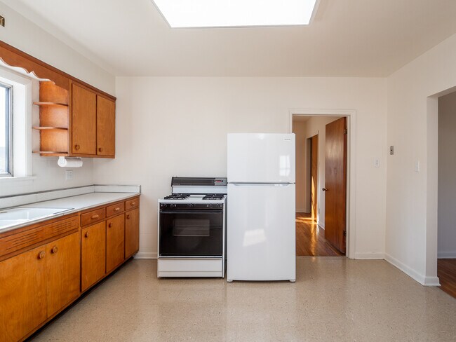 Kitchen - 901 S Webster Ave