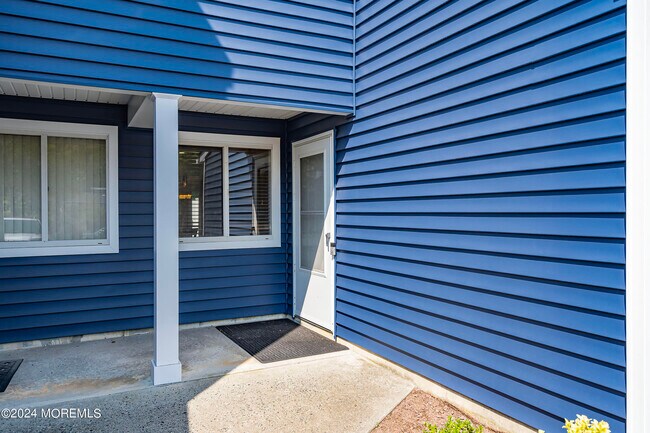 Building Photo - 15 Spring Ct