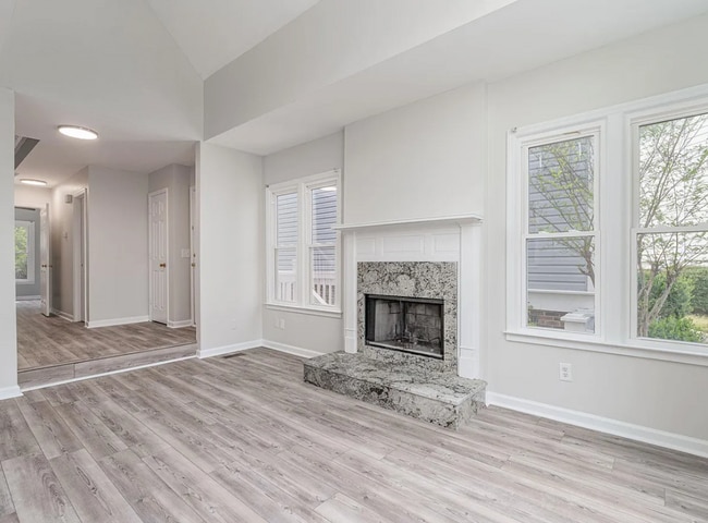 Building Photo - Gorgeous Renovated Home with Modern Finishes & Gated Community Amenities