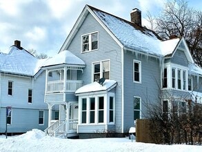 Building Photo - 184 King St