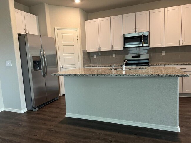Foto del edificio - 648 Levine Ct