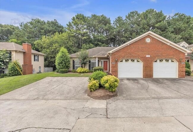 Building Photo - 1694 Red Oak Dr